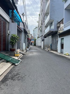 nhà lũy bán bích - thoại ngọc hầu. 5.2x25m hẻm nhựa thông 1 trục. nhà đẹp ở ngay