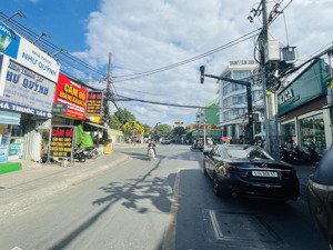 ngộp bán gấp nhà 1t1l mặt tiền kinh doanh đông đúc ngay công viên đường số 9 - gần đh ngân hàng