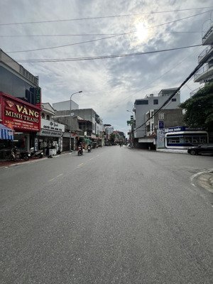 bán căn 3 tầng x 98m2 mặt đường trần nguyên hãn. đang hđ thuê 18tr/tháng. giá 13 tỷ 9