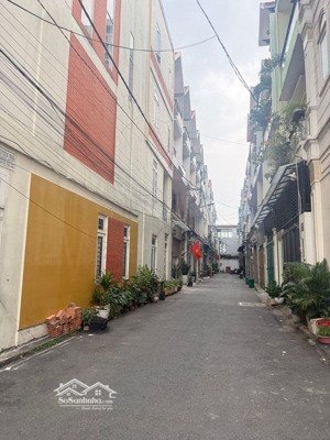 hàng vip siêu đỉnh - nhà khu đồng bộ hẻm ql13 đối diện vạn phúc city - 4 tầng xe hơi - giá 8.2 tỷ