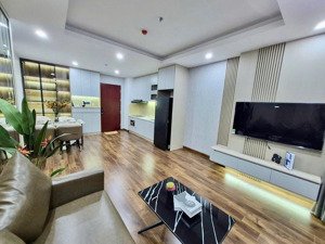 chính chủ nhượng lại căn 2pn 62m2 view bể bơi. giá 2,1 tỷ bao phí