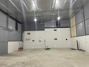 cho thuê nhà kho 125m2 khu giải phóng, mái cao 5m, sàn đá hoa, ngõ xe tải 2.5 tấn, giá 10.5 triệu