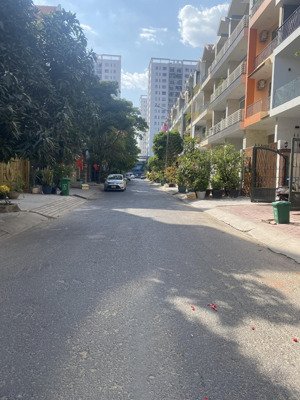 bán căn nhà phố kdc him lam p. tân hưng q7 dt: 5x20m giá bán 30,5 tỷ vị trí đẹp lh: 