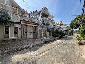 mặt tiền biệt thự kdc gia hoà - ngang bề thế 8m vuông vức - hoàn công đủ - nhà chính chủ - 13.25 tỷ