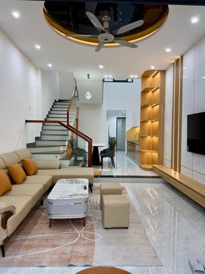 siêu phẩm nhà phố 3 tầng 5 phòng ngủ full nội thất cao cấp độc quyền bán | thông số vàng