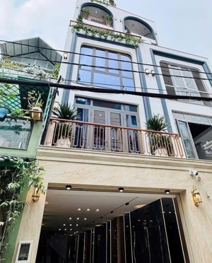 nhà giá ngộp cần bán nhanh trước tết trần phú, p7, q5. giá:5,1 tỷ. 5tầng. dt:82m2. 5pn. sổ riêng