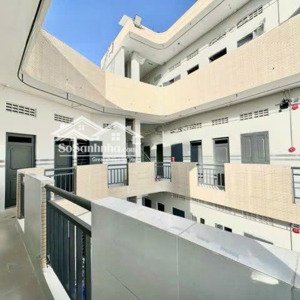 phòng ban công 2tr8 ngay ngã tư thủ đức quang trung hiệp phú , coopmart quận 9