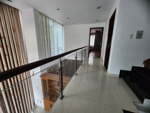 cho thuê biệt thự phú mỹ, quận 7, 5 phòng ngủ, 50 tr, lh 