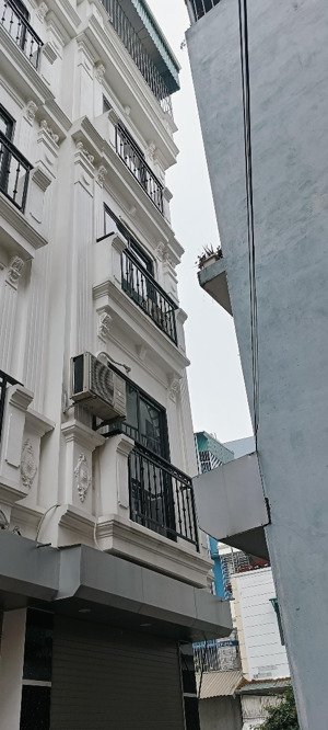 bán nhà phúc lợi 5 tầng vị trí đẹp ở sướng giá chỉ hơn 5 tỷ