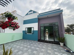 bán căn nhà mới 100% phường tân định bến cát giá chỉ 1ty750 nhà 2pn đường 5m dân đông