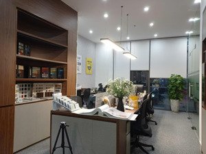chính chủ cho thuê văn phòng 110m2-290m2 full nội thất tại ngoại giao đoàn, bắc từ liêm giá 250k/m2
