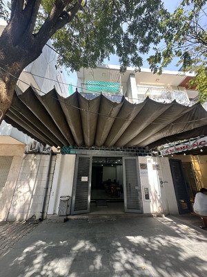 cho thuê vp nguyên căn 300m2 sàn ngay phạm văn đồng