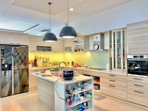 villa lô góc chế lan viên sát biển mỹ khê dòng tiền 1 tỷ/năm