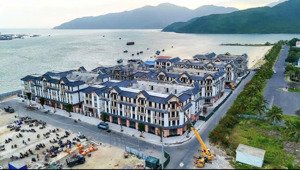 chỉ từ 10-15 tỷ, sở hữu nhà cạnh biển nha trang cực đẹp. vinhomes phú quý nha trang. lh: 