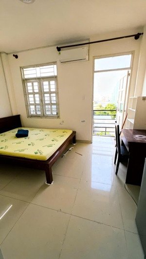 phòng ban công thang máy ở cao thắng q10 ngay đh huflit, vạn hạnh mall, đh ueh, cầu vượt 3/2