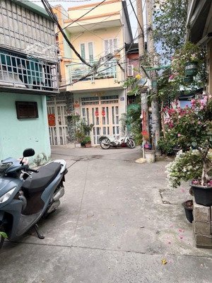 nhà 2 tầng gần chợ bùi minh trực | bông sao phường 5 quận 8