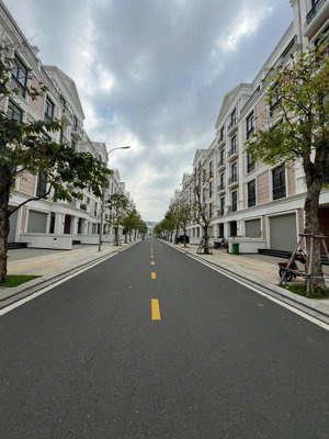 bán nhanh căn nhà phố xẻ khe 162m2 tại đại đô thị vinhomes grand park giá 30 tỷ