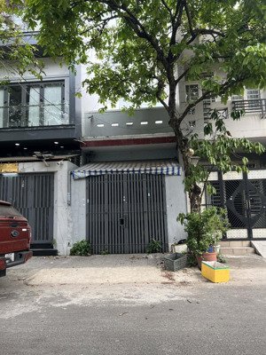 nhà gía tốt mt họ lê-phú thạnh dt 3.9x20m , gía 8.9 tỷ tl chính chủ