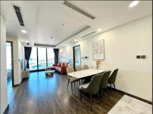 chính chủ gửi cho thuê kosmo tây hồ. căn hộ toà novo có diện tích 96m2 2pn 2vs 1 kho