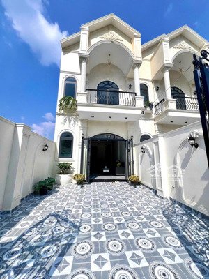 siêu vị trí - nhà ngay quảng trường mỹ tho, đạo thạnh. dt:5x21 có 3pn 3wc. giá 2,95 tỷ tl