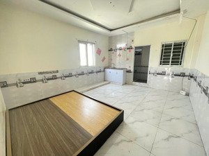 cho thuê phòng trọ rộng rãi thoáng mát trần thị hè ngay ngã ba đông quang chỉ 2.8tr