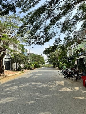 mặt tiền kdc intresco- view công viên | 5 x 20m- 4 lầu- giá 8.6 tỷ