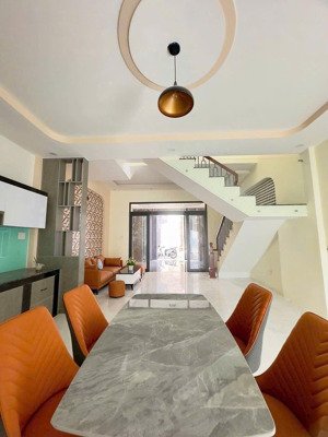 bán nhà 1 trệt 1 lầu, 5 x 18m 3 p ngủ. sổ hồng thổ cư, đồng khởi vào 300m kp9 tân phong, biên hòa