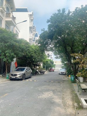 nhà mt kinh doanh ngay chợ đêm việt lập, sát phạm văn đồng dt 120m2 giá 9tỷ.