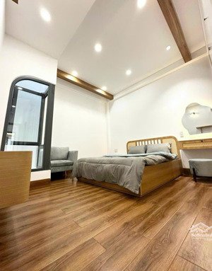 cho thuê nhà nguyễn đình khơi, p. 4 q. tân bình, 72 m2, 1 trệt 3 lầu sân thượng