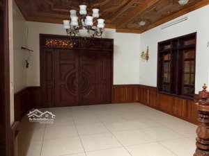 cho thuê nhà 39/1 đường 10 nguyên căn 1 trệt 1 lầu hẻm xe tải trung tâm linh xuân thủ đức