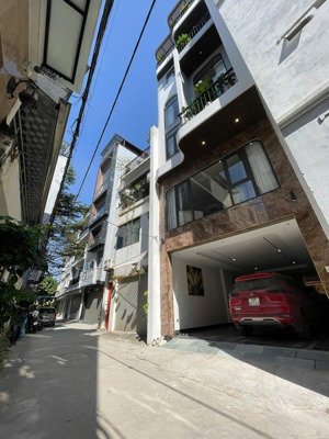 bán nhà ngọc thụy, 50m , thang máy , gara ô tô , ô tô tránh,phun nội thất,chỉ 14xty