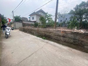 gia đình cần tiền bán gấp mảnh đất 90m2 tại sài sơn, quốc oai. ô tô ngủ trong đất, trung tâm làng