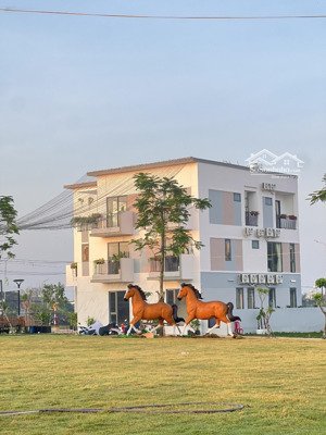 sở hữu lô đất full thổ cư, chỉ 2tỷ3 cho 100m2, shr, nằm ở mtđ ql1a giao ql20, tháng góp 12 triệu