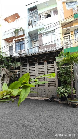 bán nhà đường quang trung phường 8,hẻm trước nhà 5m cách quang trung 100m dt 4x17m đúc btct 2 lầu.