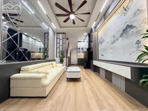 Bán nhà Kim Giang, Hoàng Mai, gần phố, full nội thất, 32m2, 8.6 tỷ(CTL)