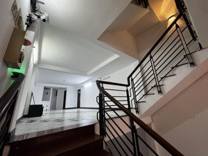 cho thuê mặt bằng trệt + lửng (150m2), 47c đường d5 khu hot nhất quận bình thạnh
