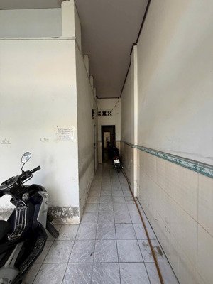 bán gấp nhà hẻm ô tô sát mt luỹ bán bích dt 4.3x23m dtcn 98m2