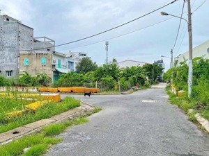 tuấn hailongreal: 100m 3,7tỷ hẻm xe hơi cách mặt tiền đường 100m cách phú mỹ hưng 15 phút