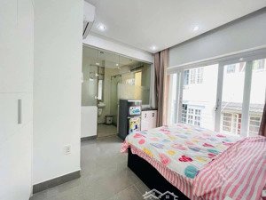 cho thuê phòng ban công ở trần quang diệu q3 ngay cầu lê văn sỹ chợ nguyễn văn trỗi bờ kè trường sa