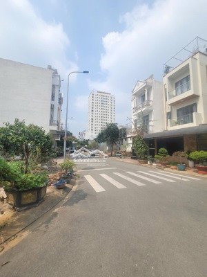 hàng ngộp rẻ hơn thị trường đến 300 trăm triệu. kdc phúc đạt cần ra gấp giá còn bớt. dưới 3 tỷ