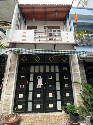 bán đất tặng nhà khu phân lô phạm văn hai, hxh, 51m2, nở hậu, đã hoàn công, sổ vuông, không lộ giới