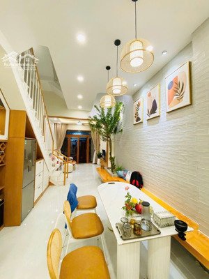 bán nhà 1t2l full nội thất cao cấp phong cách địa trung hải, khu trung tâm trung chánh hóc môn.