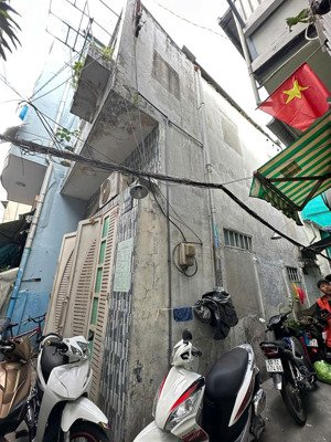 nhỉnh 5 tỷ có ngay nhà vip khu nhà giàu 391 trần hưng đạo, quận 1