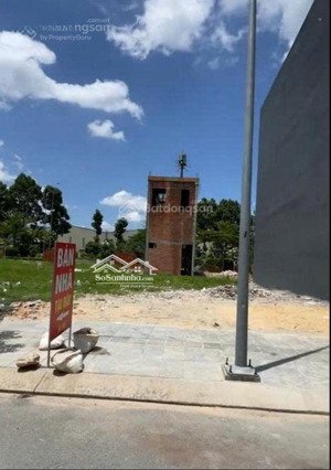 chính chủ bán gấp lô đất cổng kcn vsip3 tân uyên,kinh doanh sầm uất liên hệ ngay: 