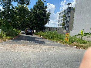 cần tiền làm ăn chủ bán gấp đất nền 2,9 tỷ ở tại thủ đức. dt cực rộng 147m2, ngang khủng 7m, shr,..