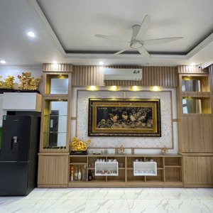 siêu phẩm song lập cạnh hồ có thang máy full nội thất