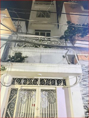 nhà hẻm xe hơi trung tâm q3, 5 tầng btct , nở hậu gần 5m , gần mặt tiền sát q1, nhỉnh 8tỷ