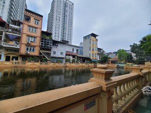 bán 1 căn duy nhất nguyễn đình hoàn, tt cầu giấy* 6t thang máy. ô tô ngủ trong nhà. giá chỉ 17.8 tỷ