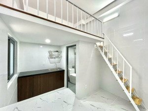 phòng siêu đẹp mới 100% | sẵn máy lạnh, kệ bếp | toà nhà thang máy