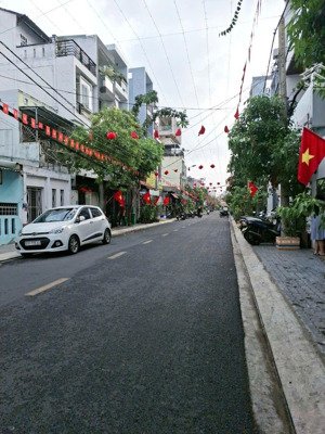 [ quận 7 ] mặt tiền đường số lâm văn bền - nhà đang cho thuê - tiện xây mới chdv 70m2 nhỉnh 10 tỷ